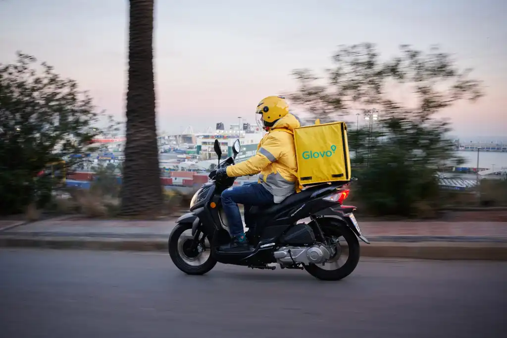 Glovo se apoya en la tecnología para conectar personas y necesidades.